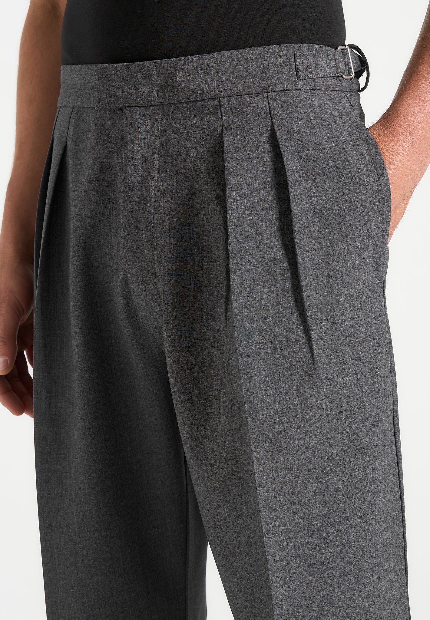 Pierre - Relaxed Fit Hatched Pleated Tailored Trousers - Dark Grey 