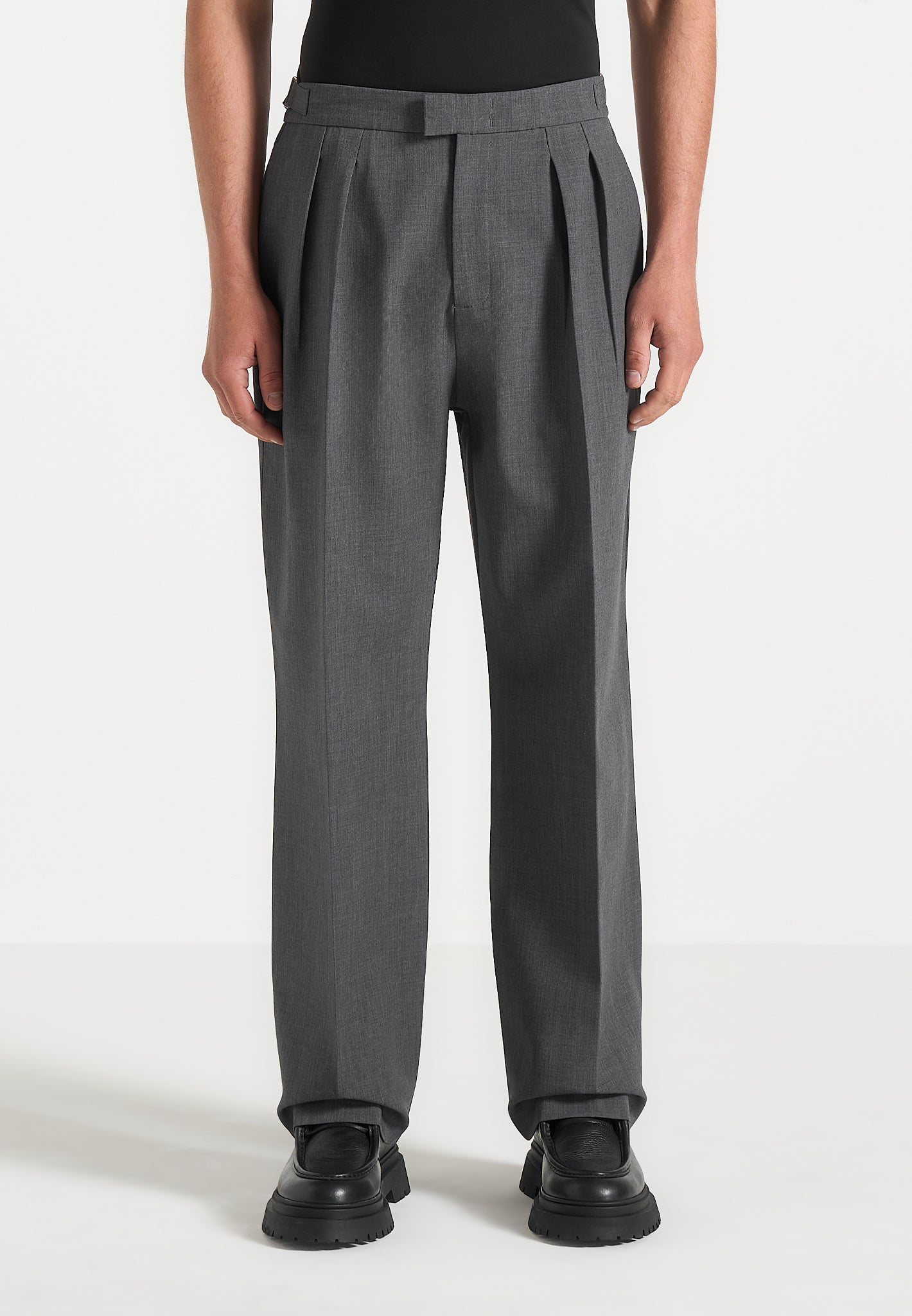 Pierre - Relaxed Fit Hatched Pleated Tailored Trousers - Dark Grey 
