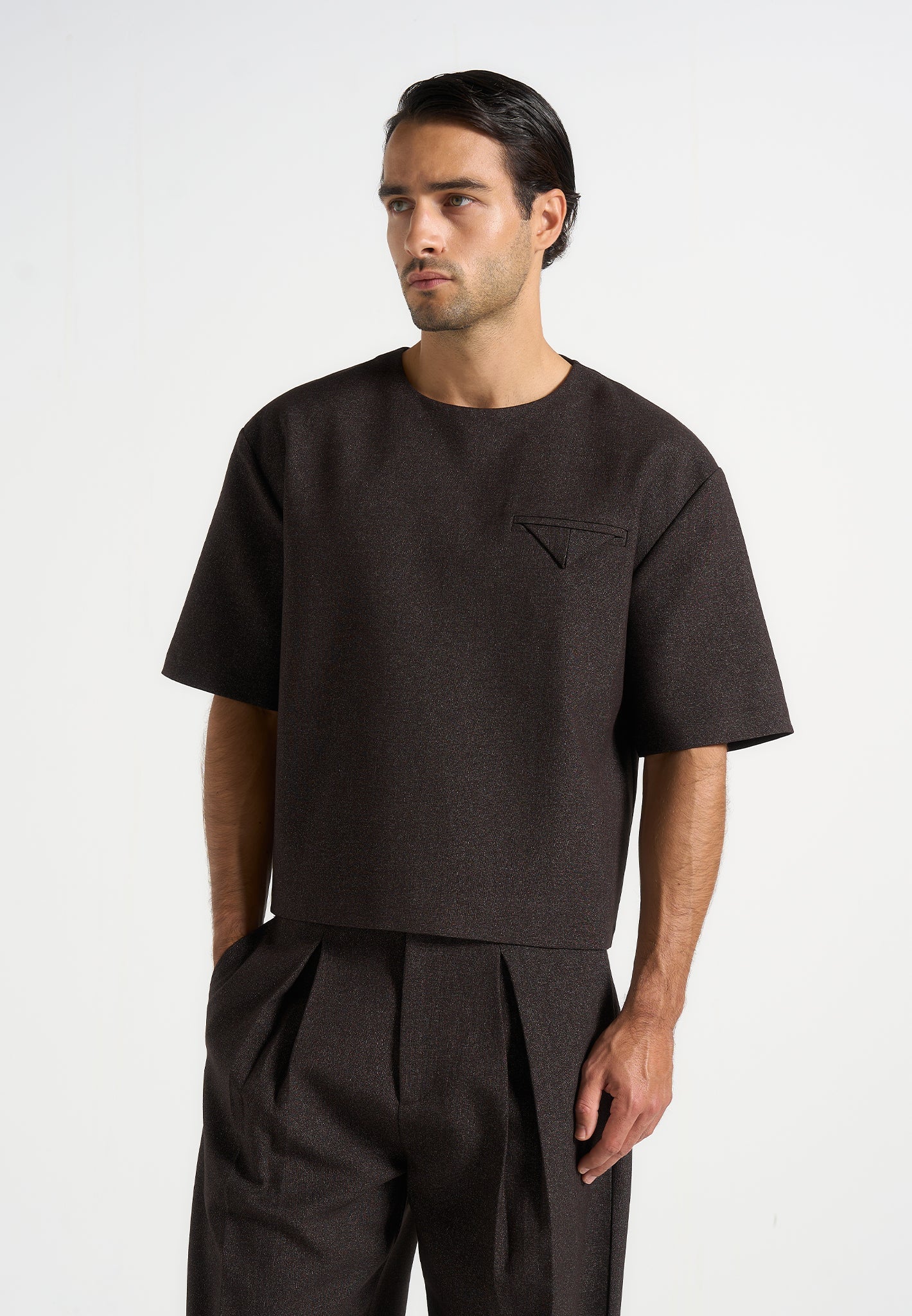 Leon - Boxy Cropped Hatched T-Shirt - Dark Brown 