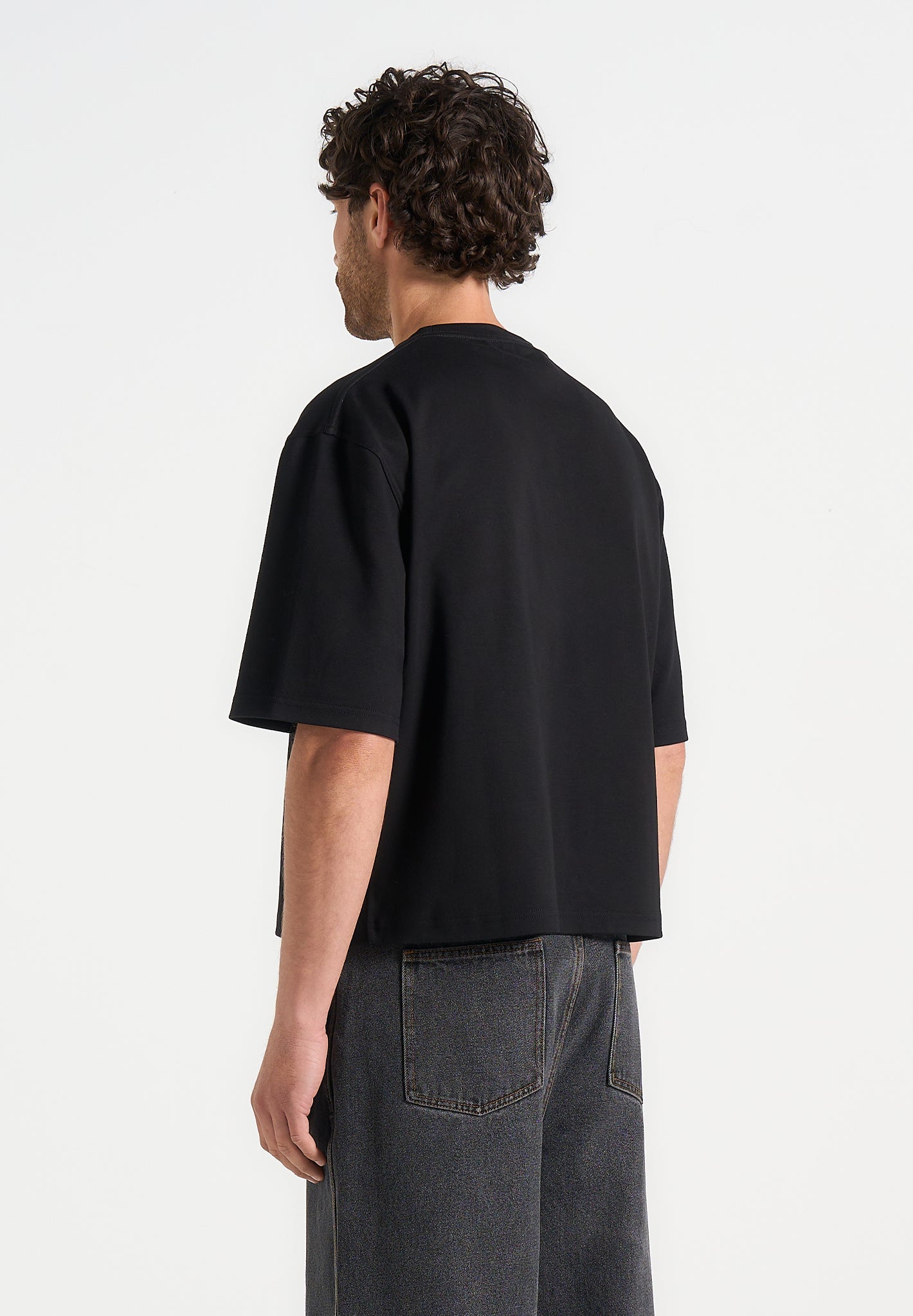 Leon - Boxy Cropped T-Shirt - Black