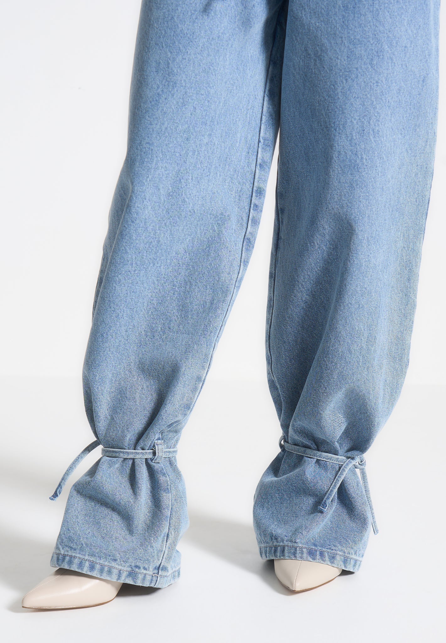 Faye - Wide Mid Rise Jeans with Tie Waist - Mid Blue