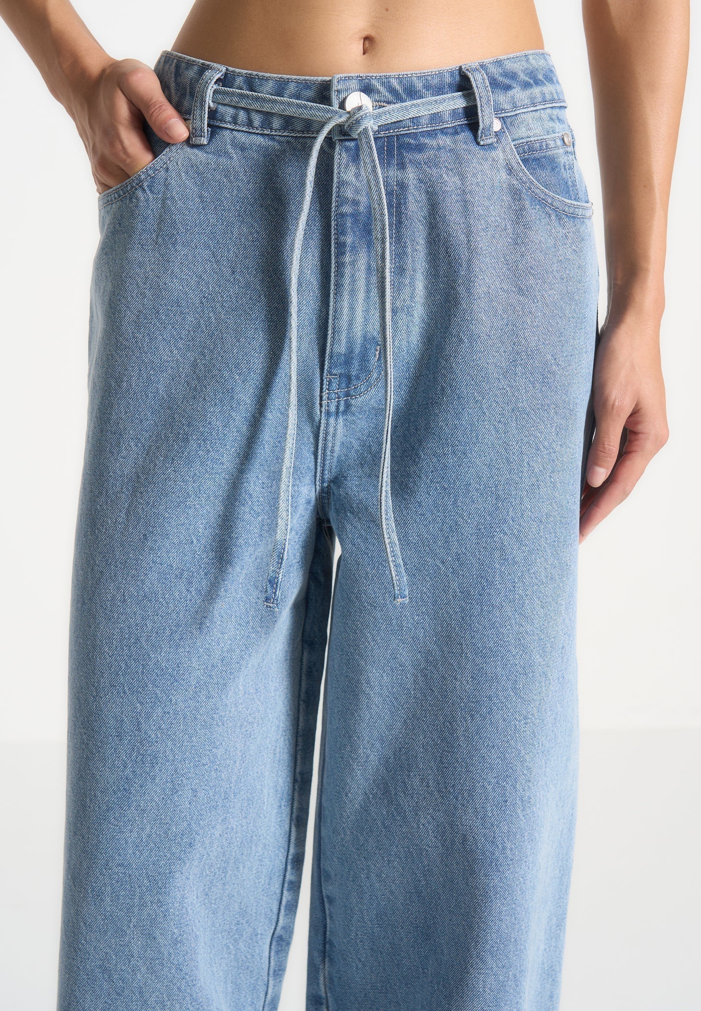 Faye - Wide Mid Rise Jeans with Tie Waist - Mid Blue