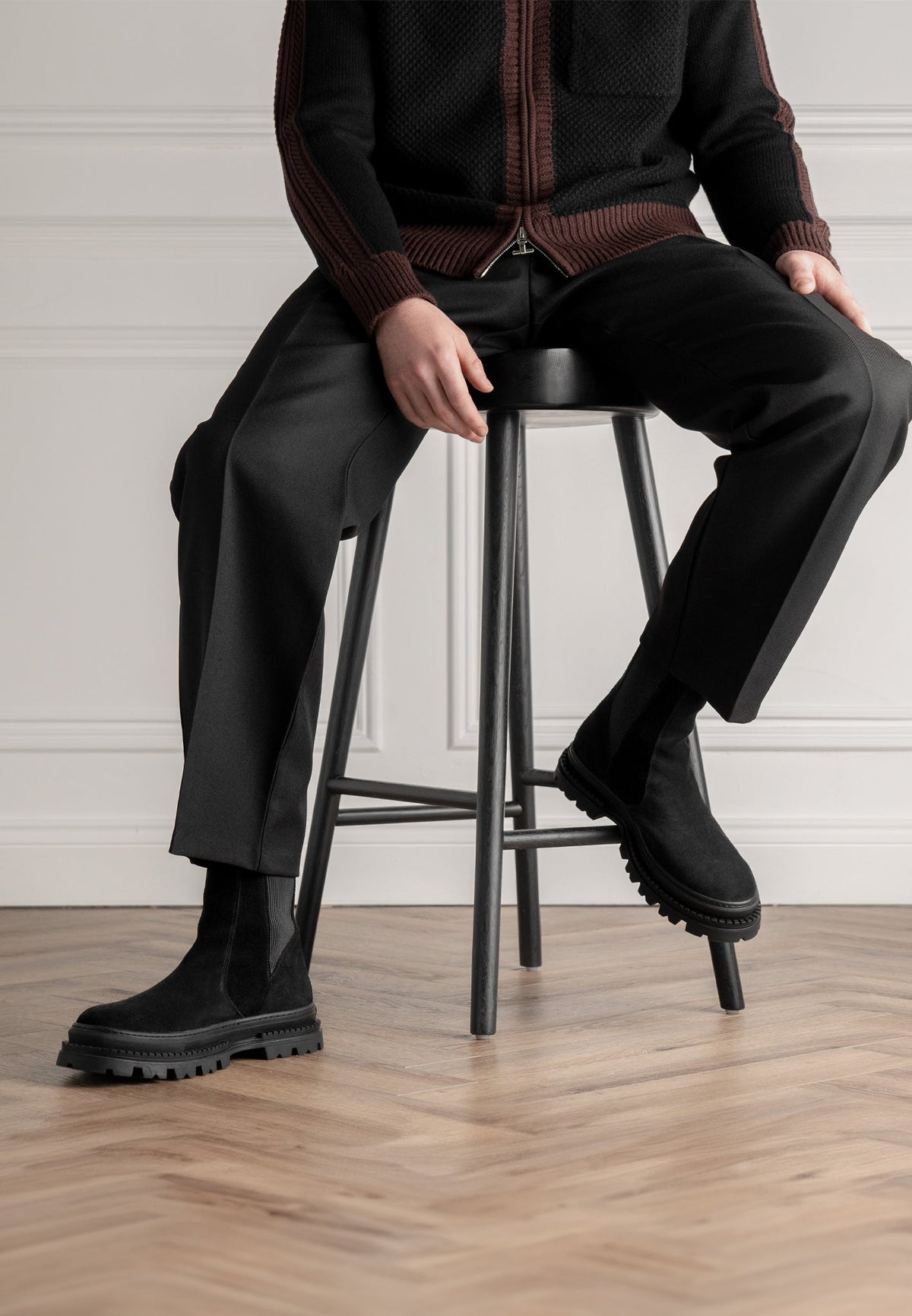 Bordeaux - Suede Chelsea Boot - Black