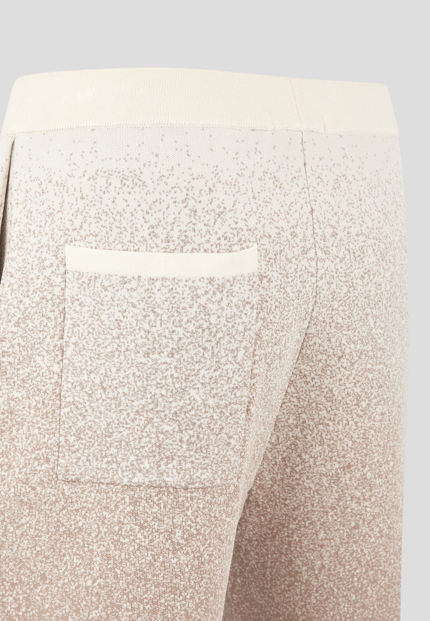 ombre-knit-shorts-beige-white