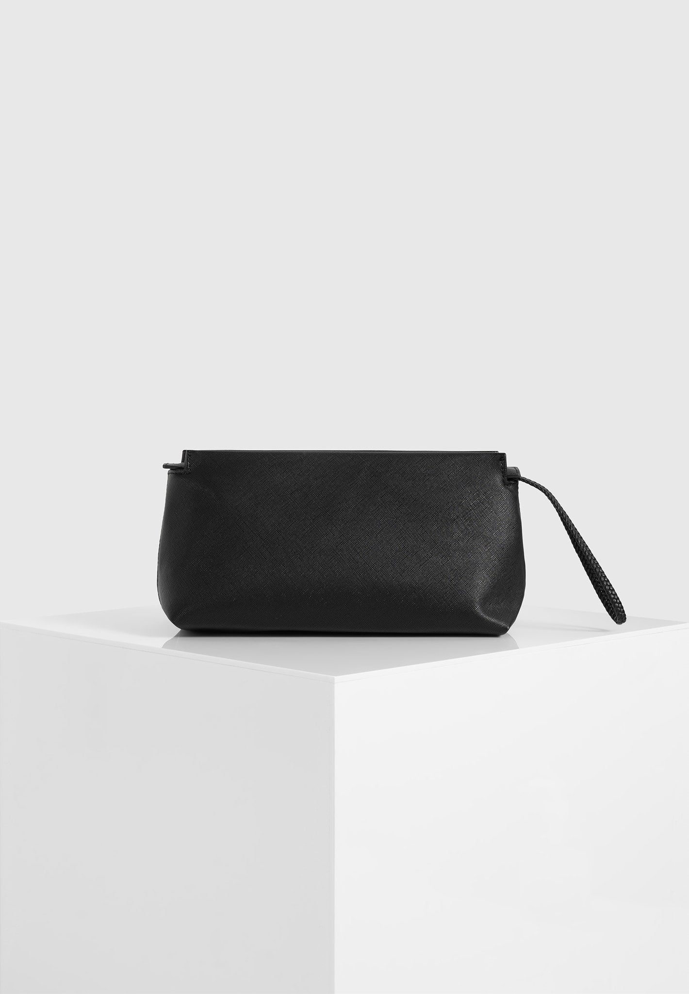 jessy-textured-leather-washbag-black