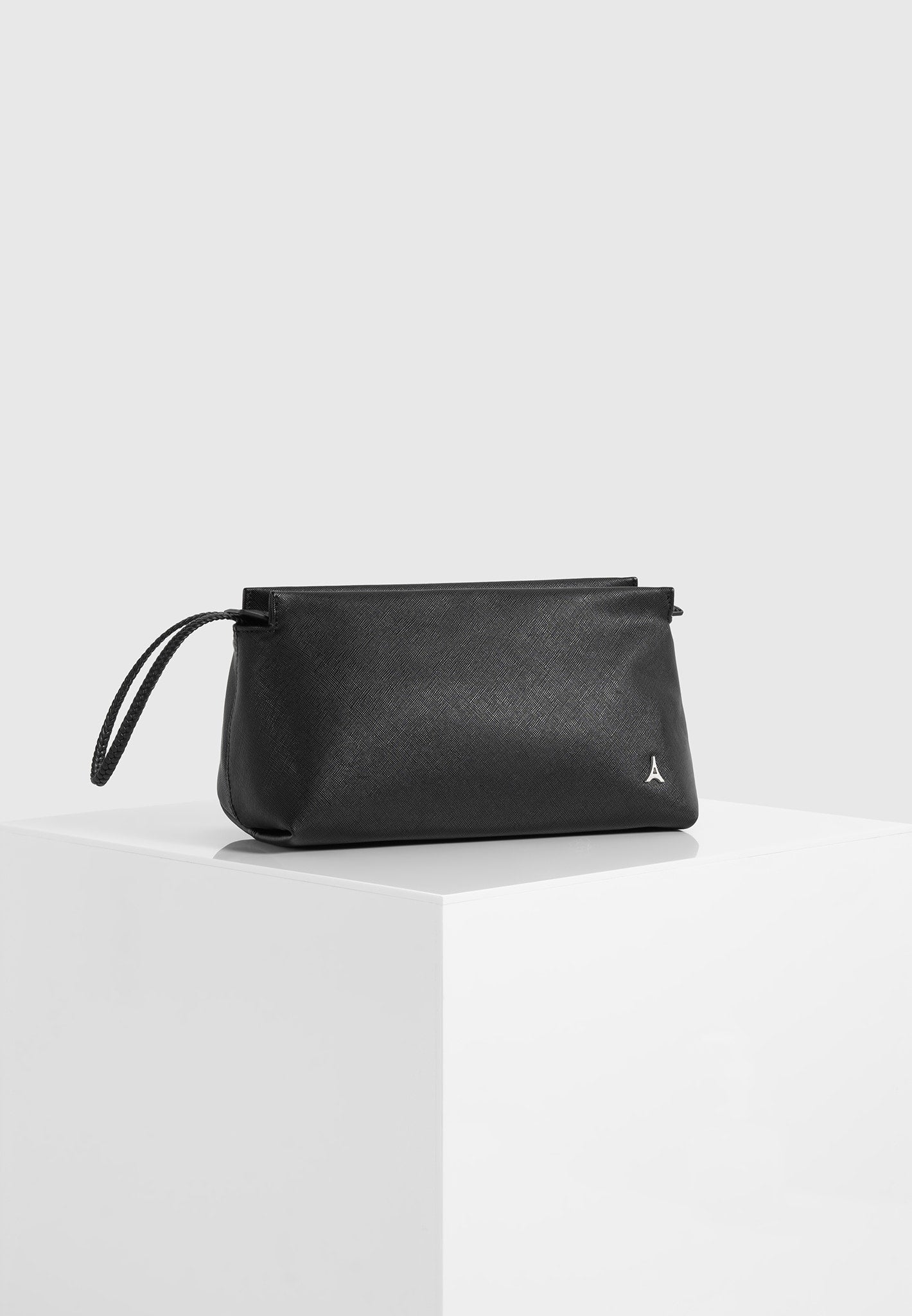 jessy-textured-leather-washbag-black
