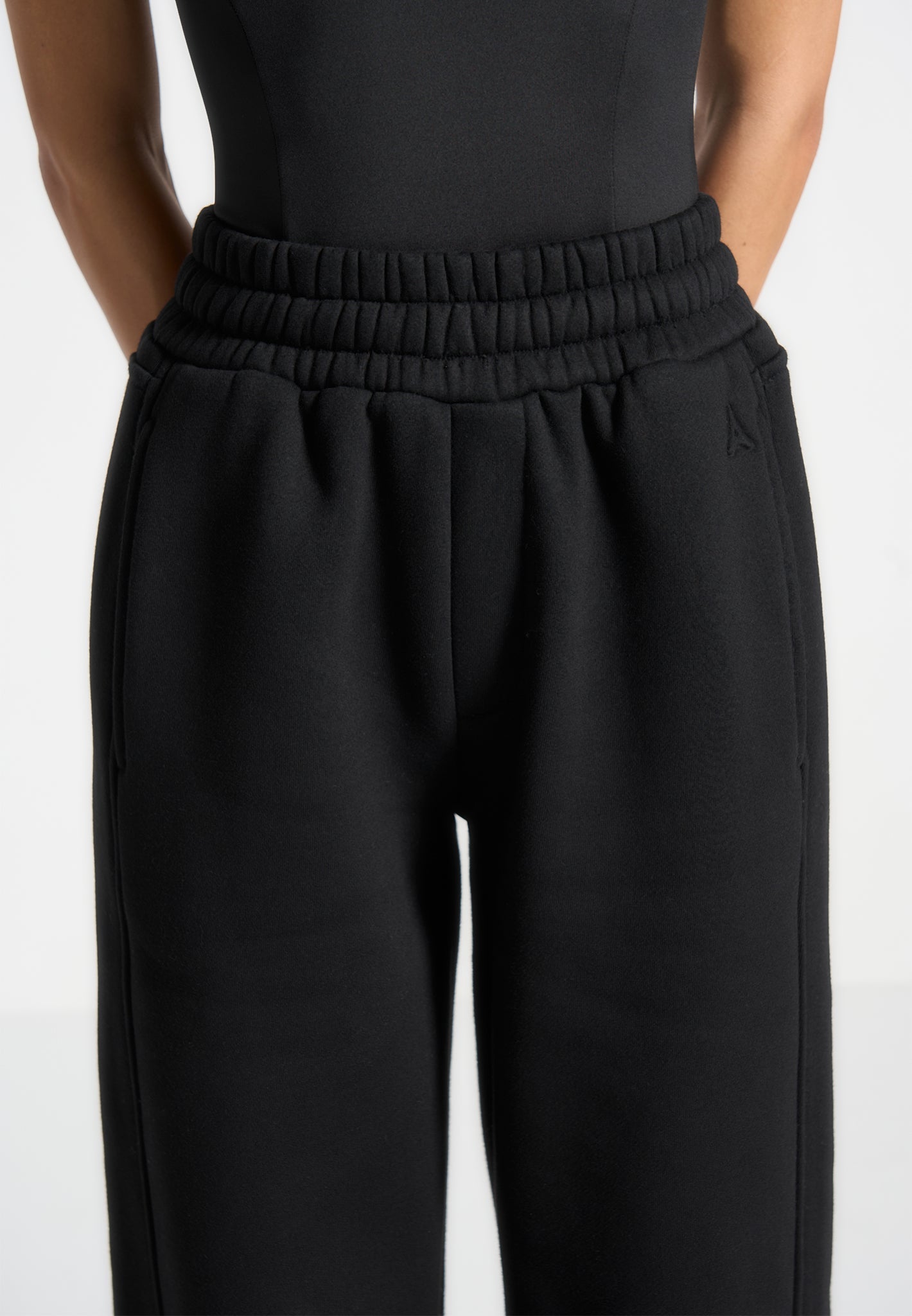 Iris - Relaxed Joggers - Black