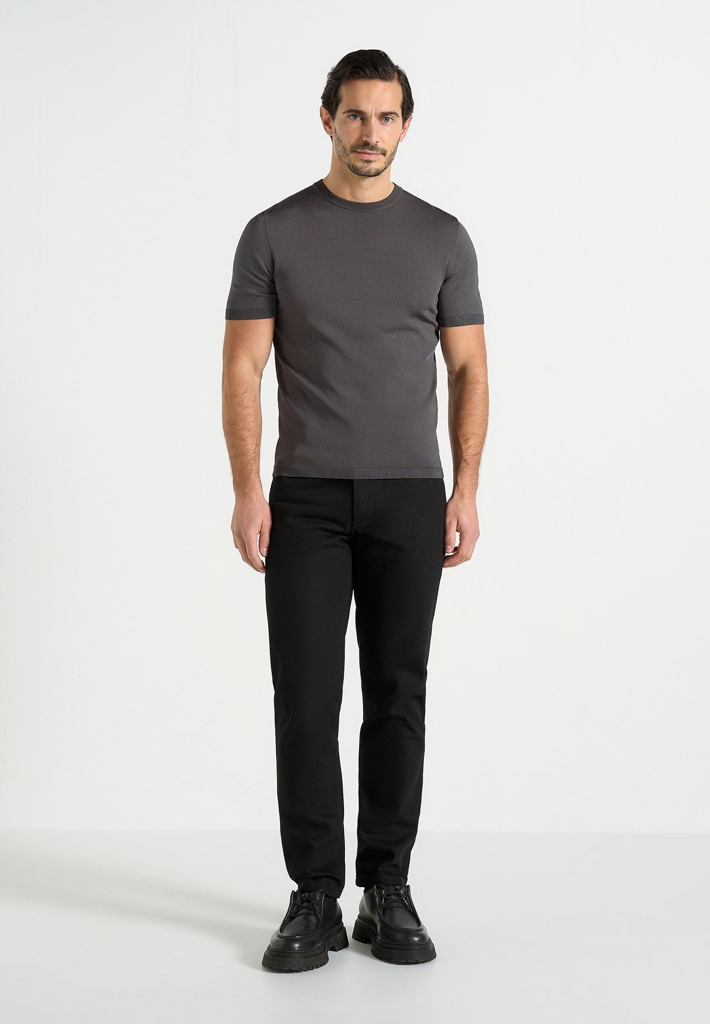 dn001-tapered-fit-denim-jeans-black