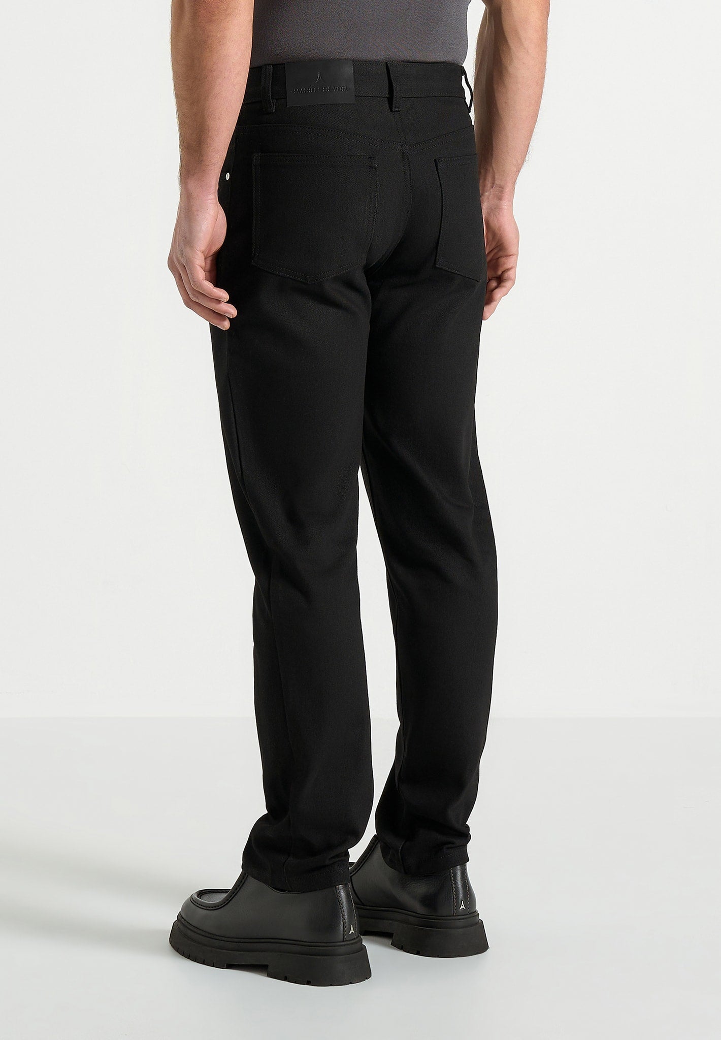 dn001-tapered-fit-denim-jeans-black