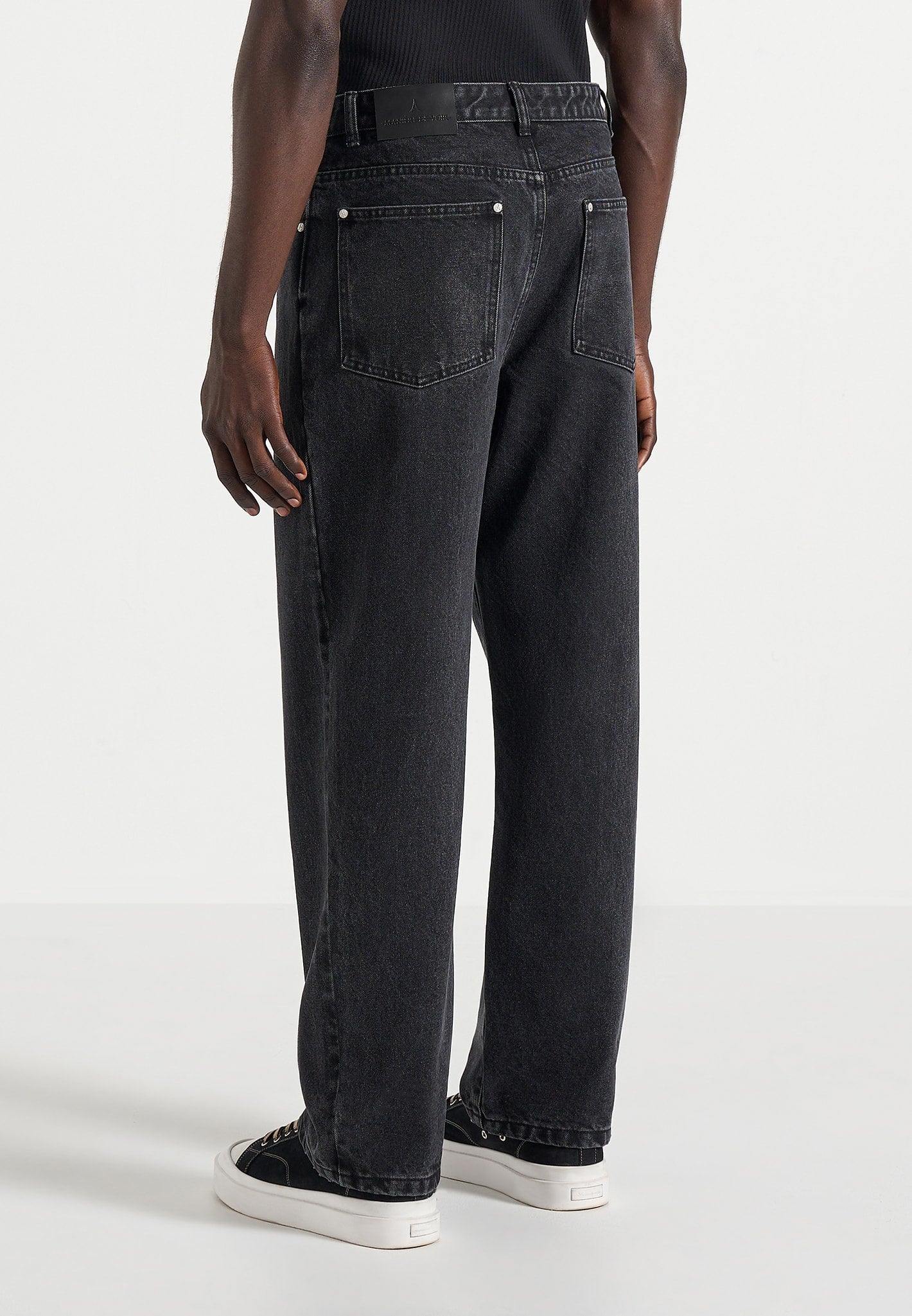 DN002 - Relaxed Fit Denim Jeans - Black