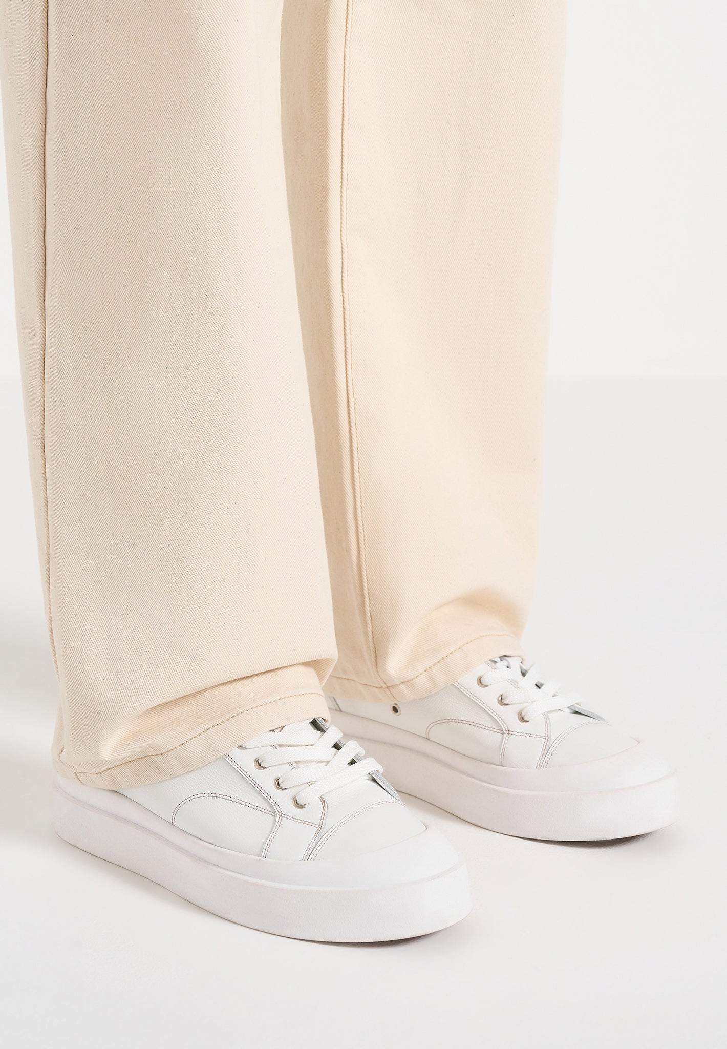 Men's Vienna - Leather Contrast Stitch Sneakers - White 