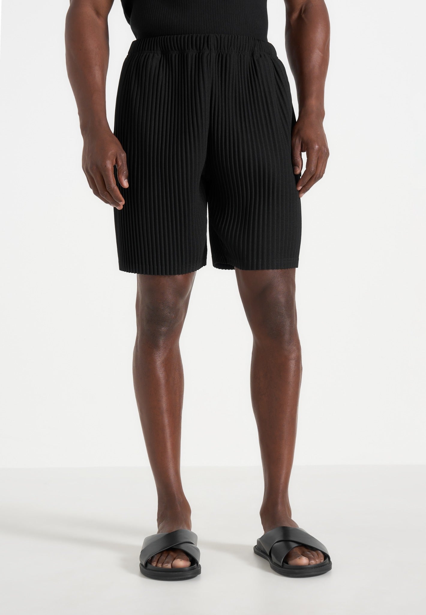 Drew - Pleated Shorts - Black 