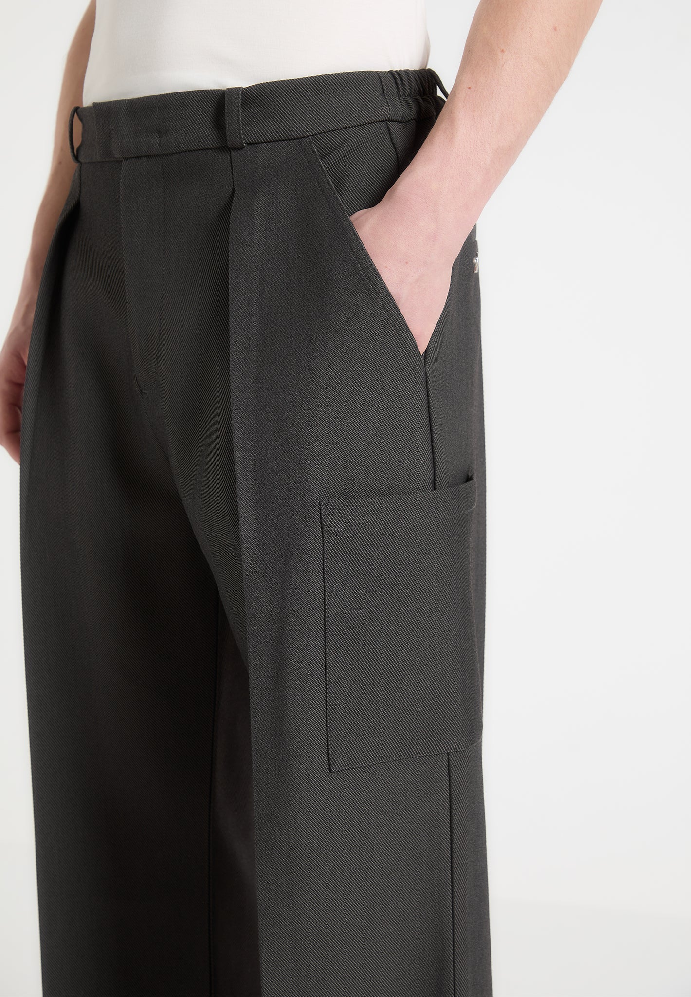 Luca - Relaxed Fit Pleated Pocket Pants - Grey
