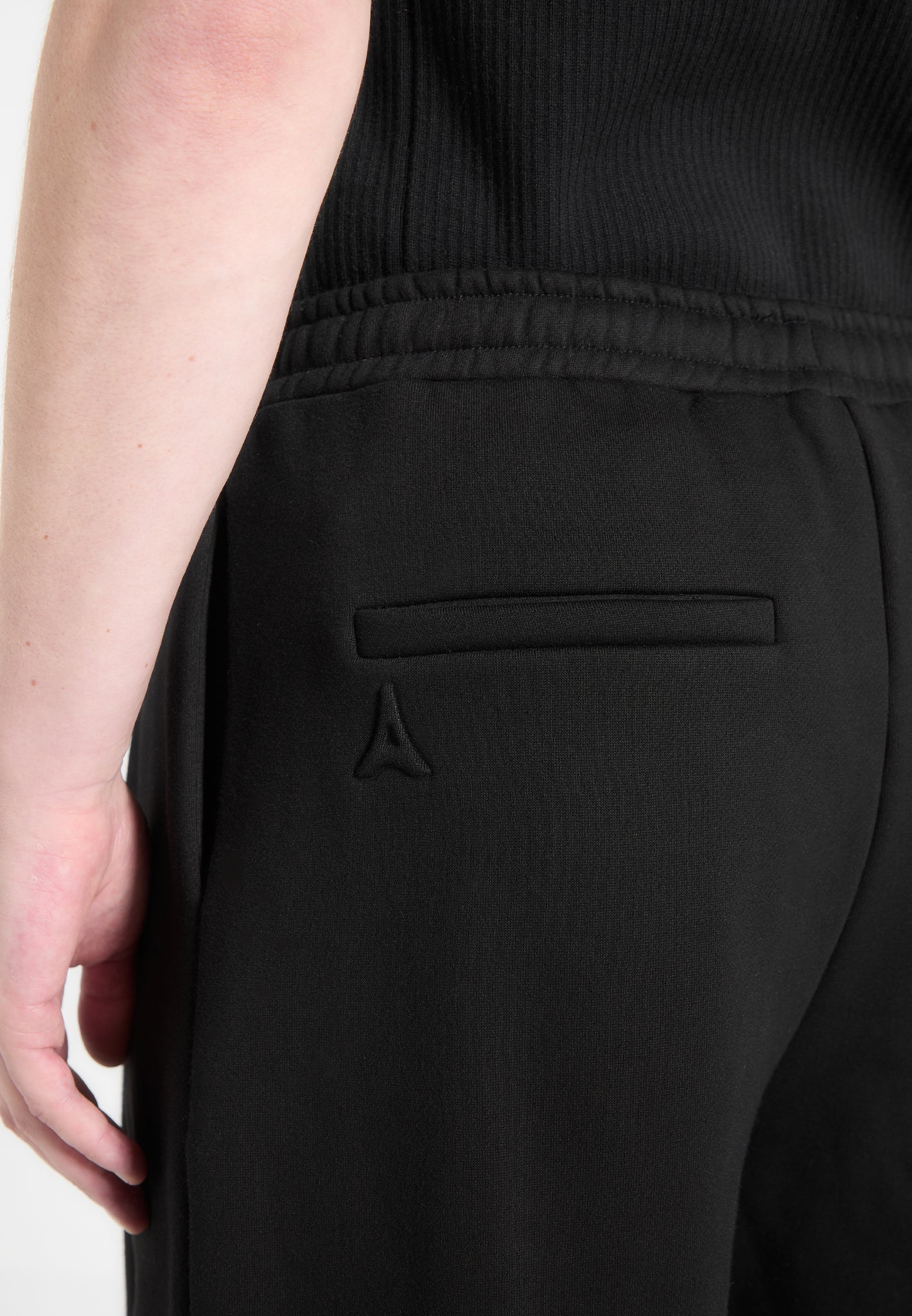 eternel-twin-pleated-relaxed-jogger-black