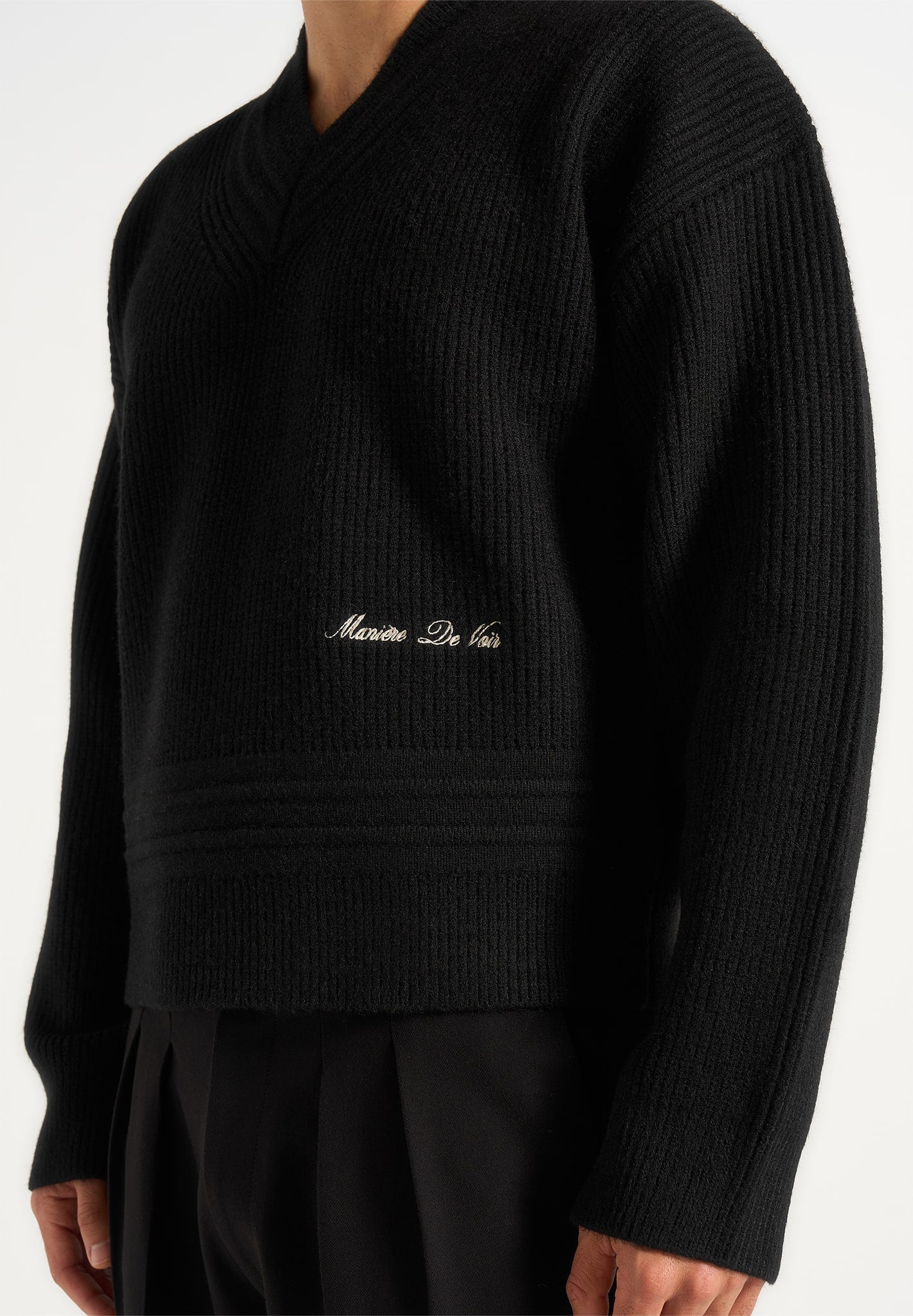 remi-v-neck-signature-knit-jumper-black