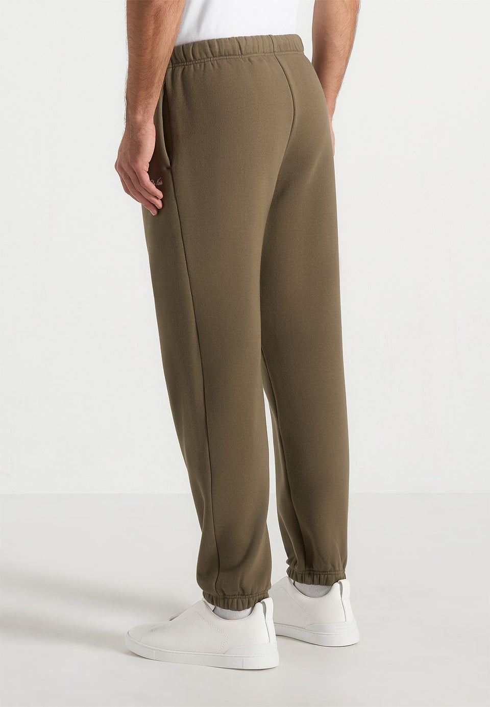 js005-signature-regular-fit-cuffed-joggers-olive