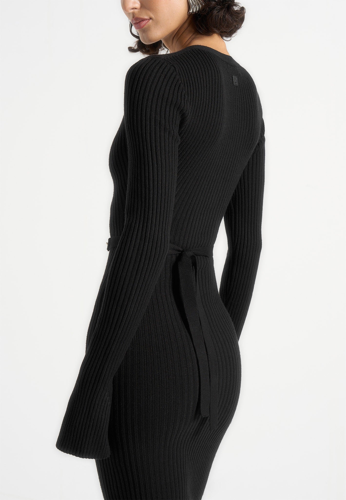 assia-long-sleeve-knitted-maxi-dress-with-belt-black