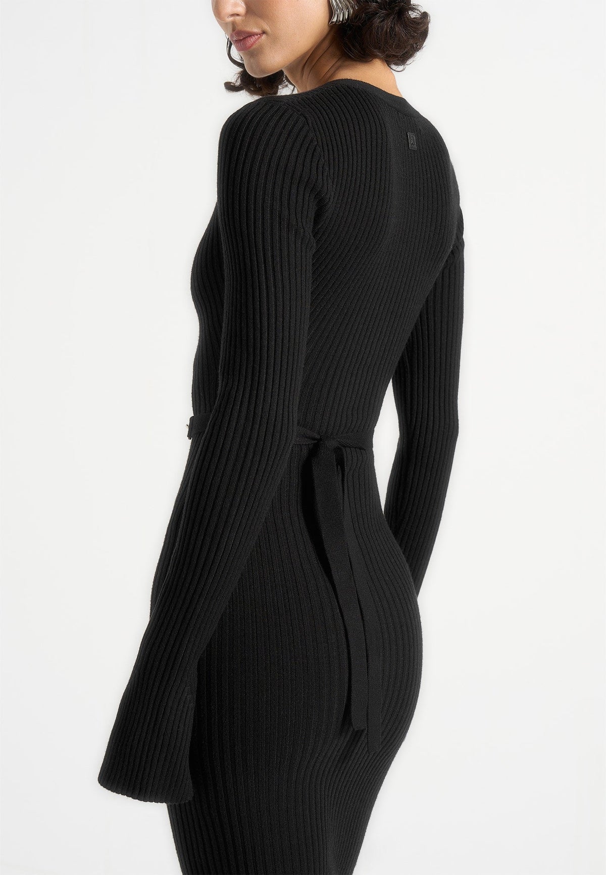 assia-long-sleeve-knitted-maxi-dress-with-belt-black