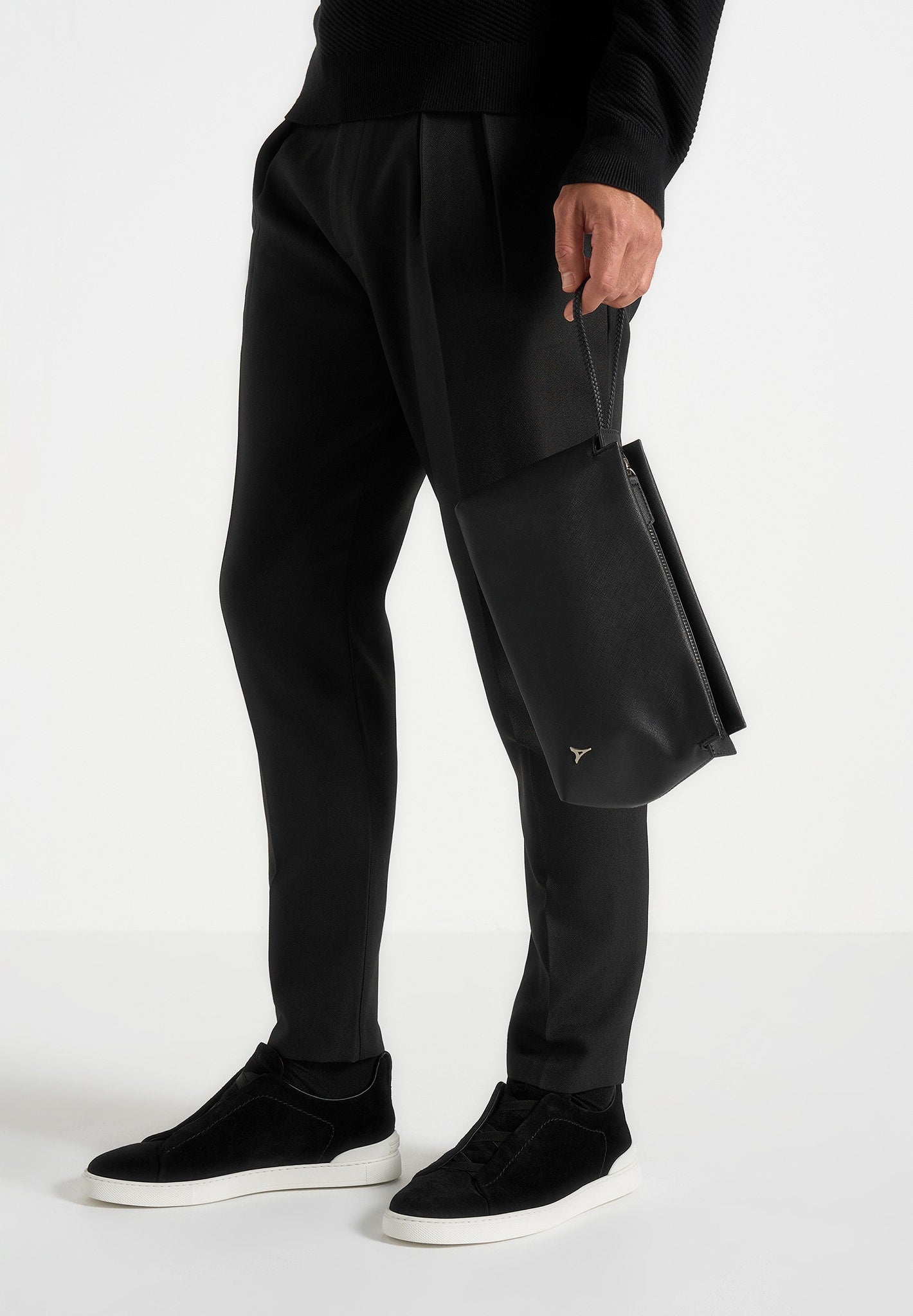 jessy-textured-leather-washbag-black