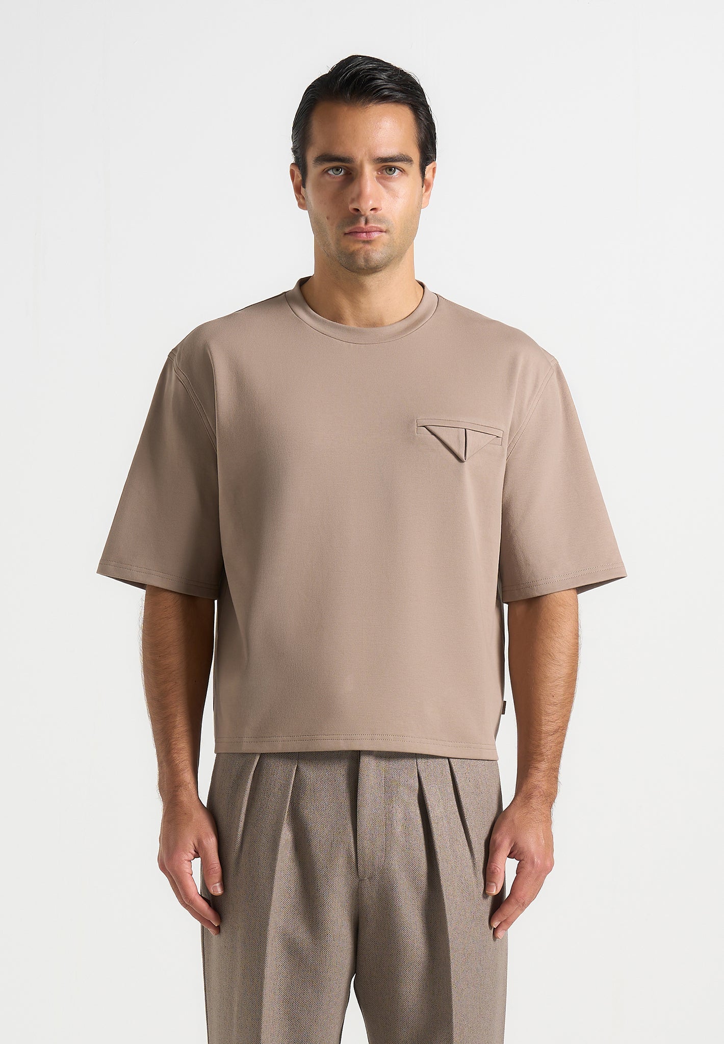 Leon - Boxy Cropped T-Shirt - Taupe 