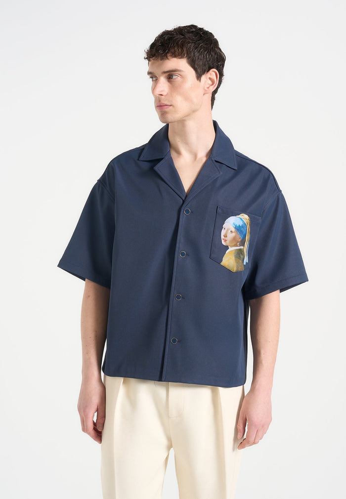 stephane-a-girl-with-a-pearl-earring-boxy-shirt-indigo