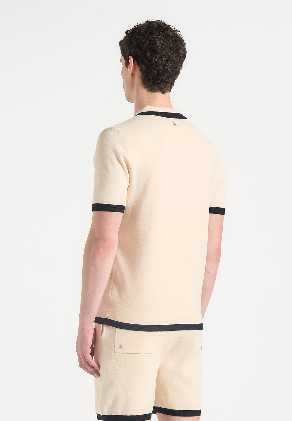 contrast-detail-knit-polo-shirt-cream