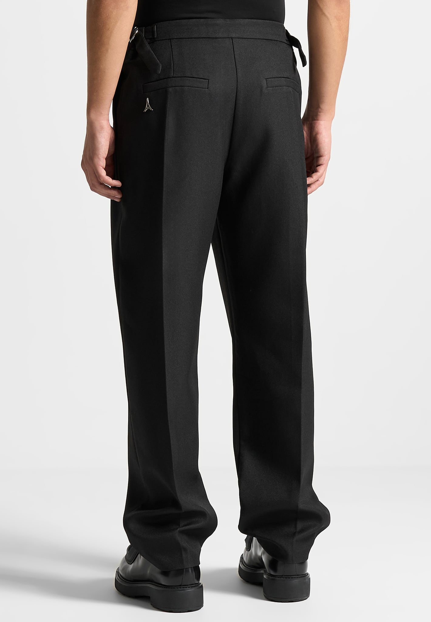 relaxed-tailored-trousers-with-pleat-black