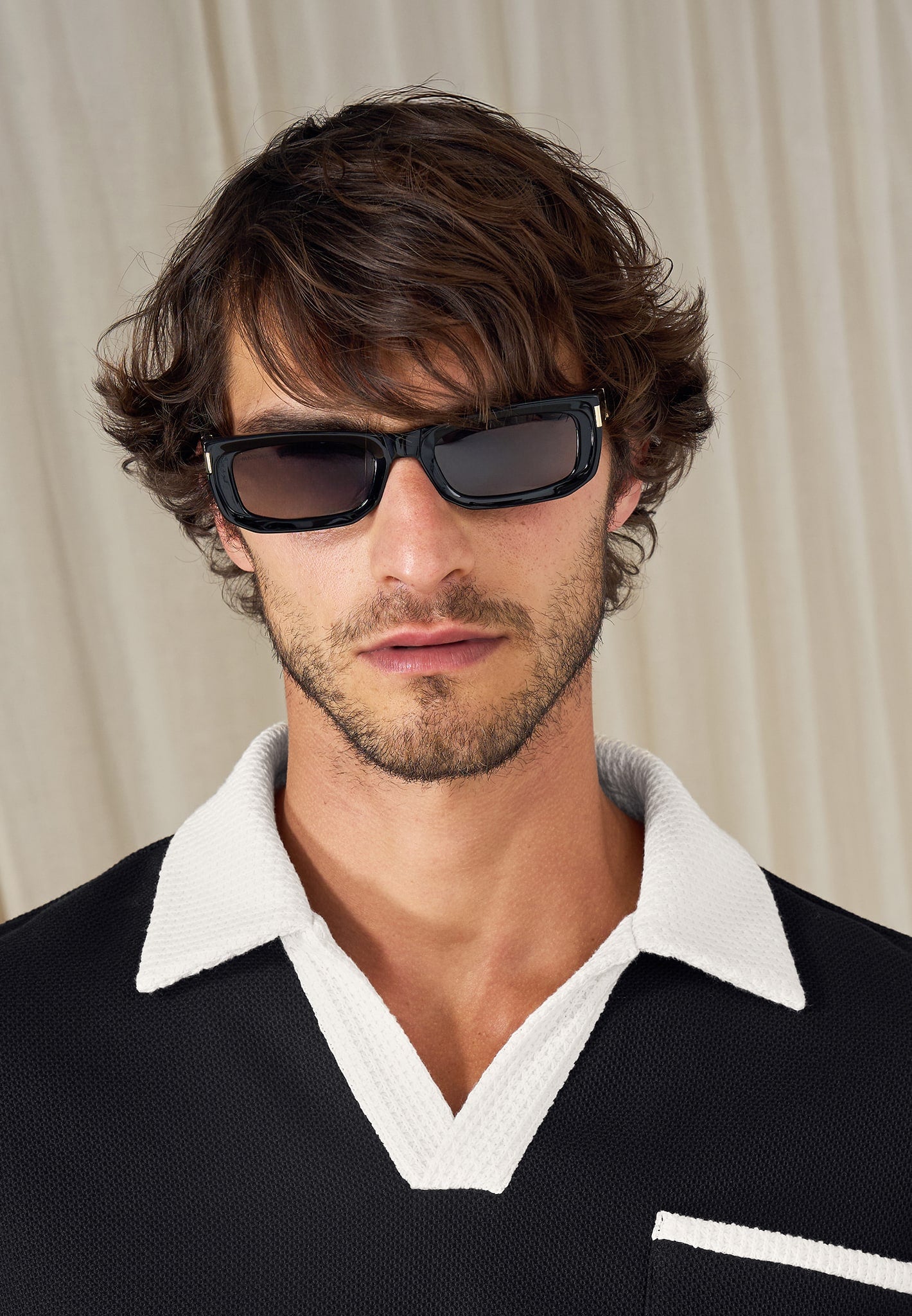 Milan - Curved-Frame Sunglasses - Black