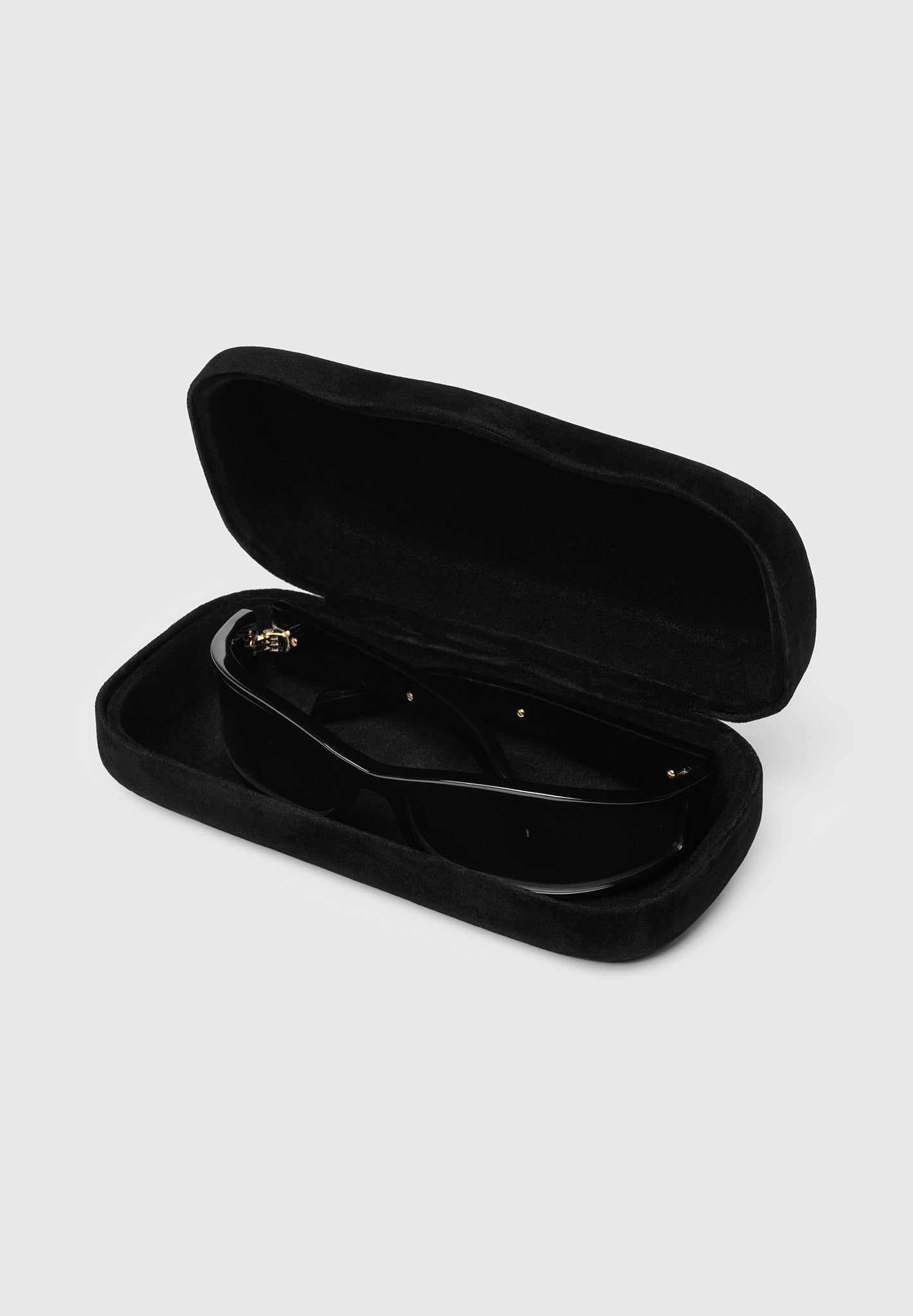 zayn-wraparound-sunglasses-black 