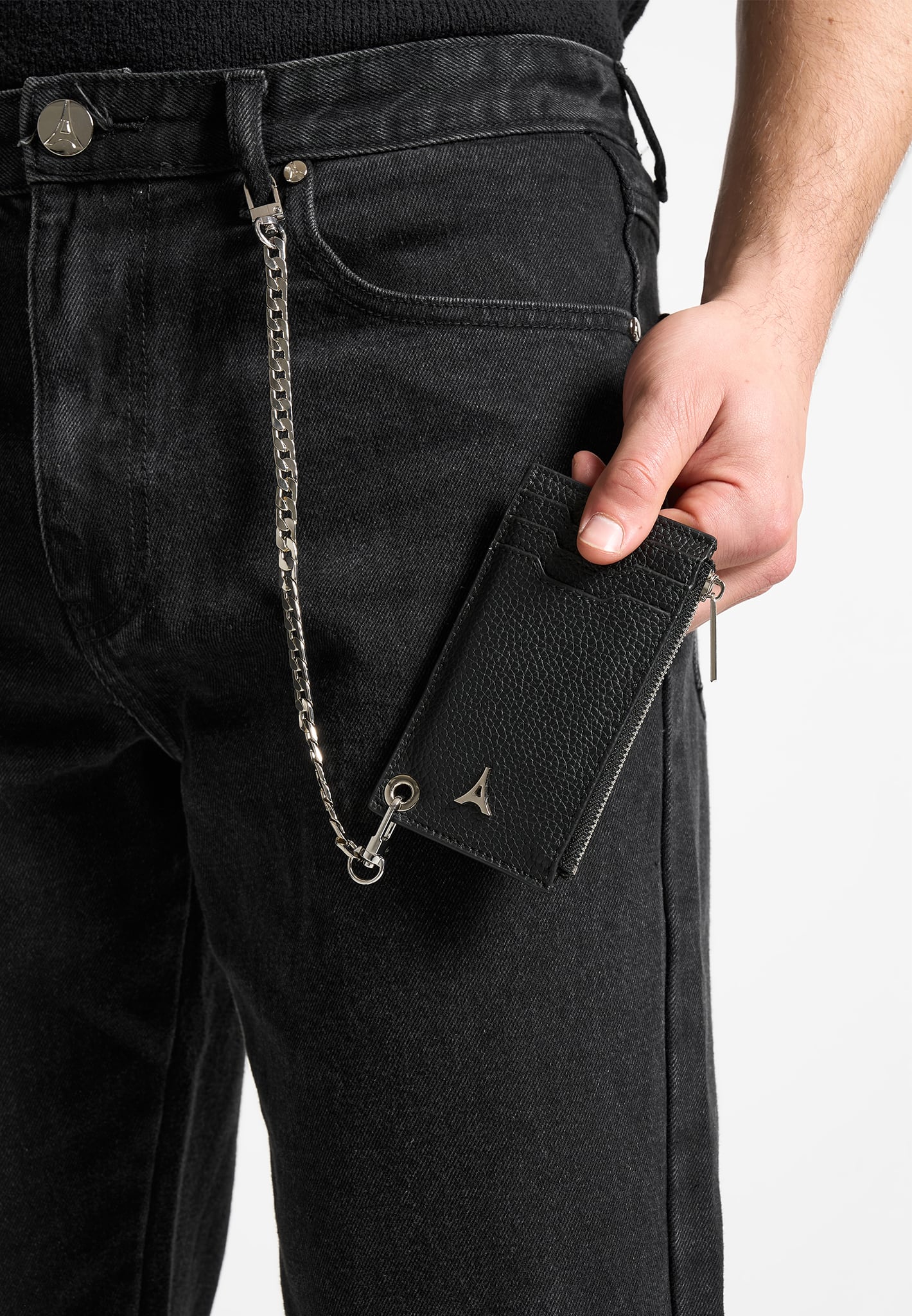 leather-cardholder-with-chain-black