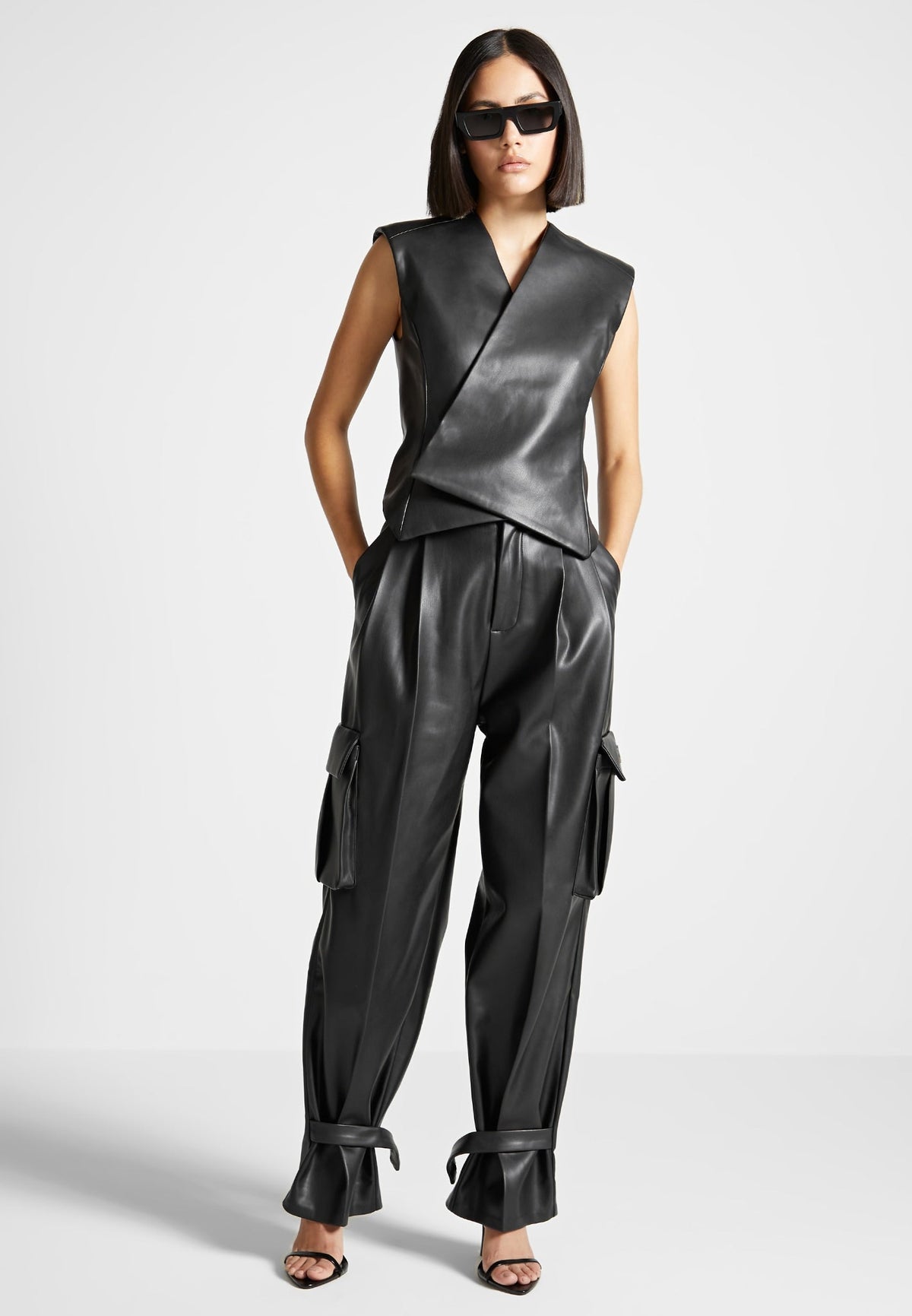 D⁠anielle - Leather Pleated Cargo Pants - Black