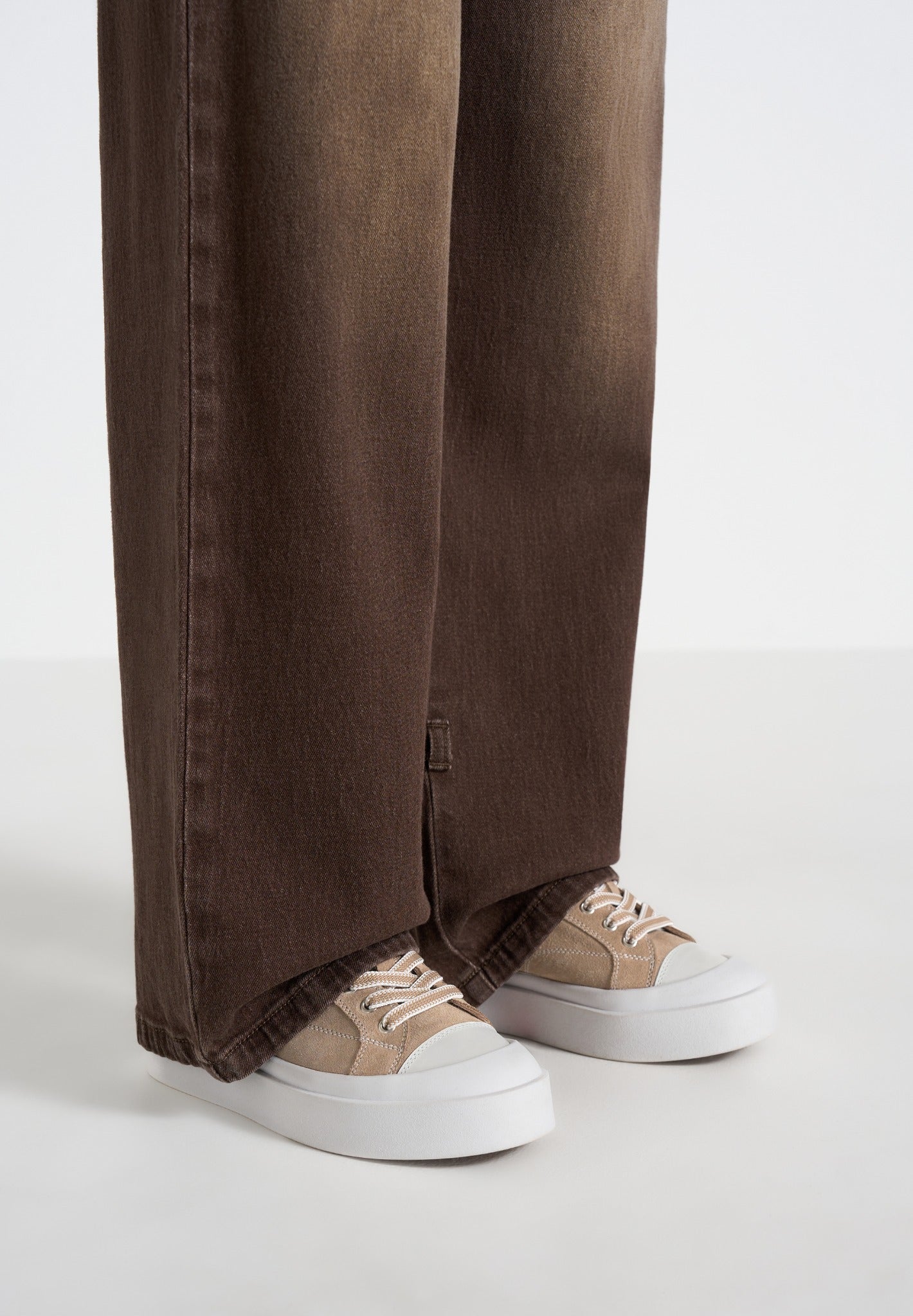 Women's Vienna - Suede Contrast Stitch Sneaker - Beige 