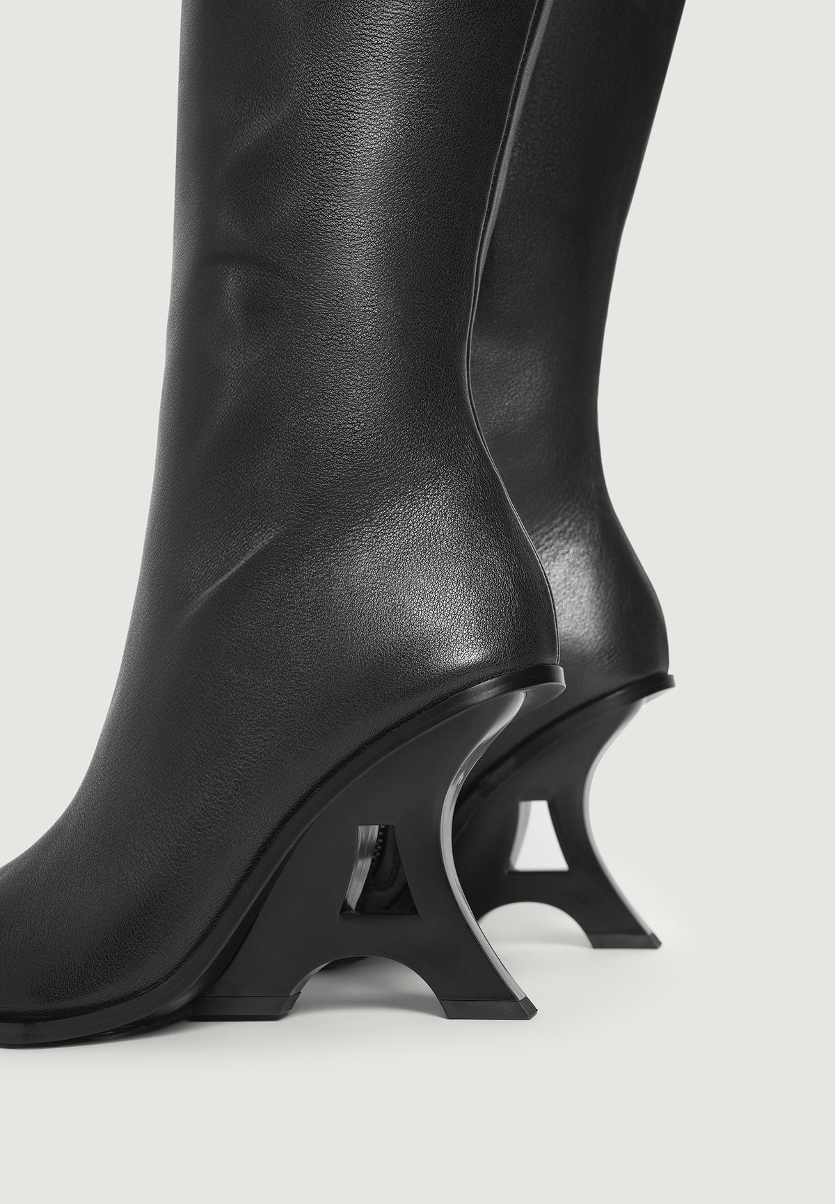 L'Eiffel - Pointed Knee High Leather Boot With Buckle - Black