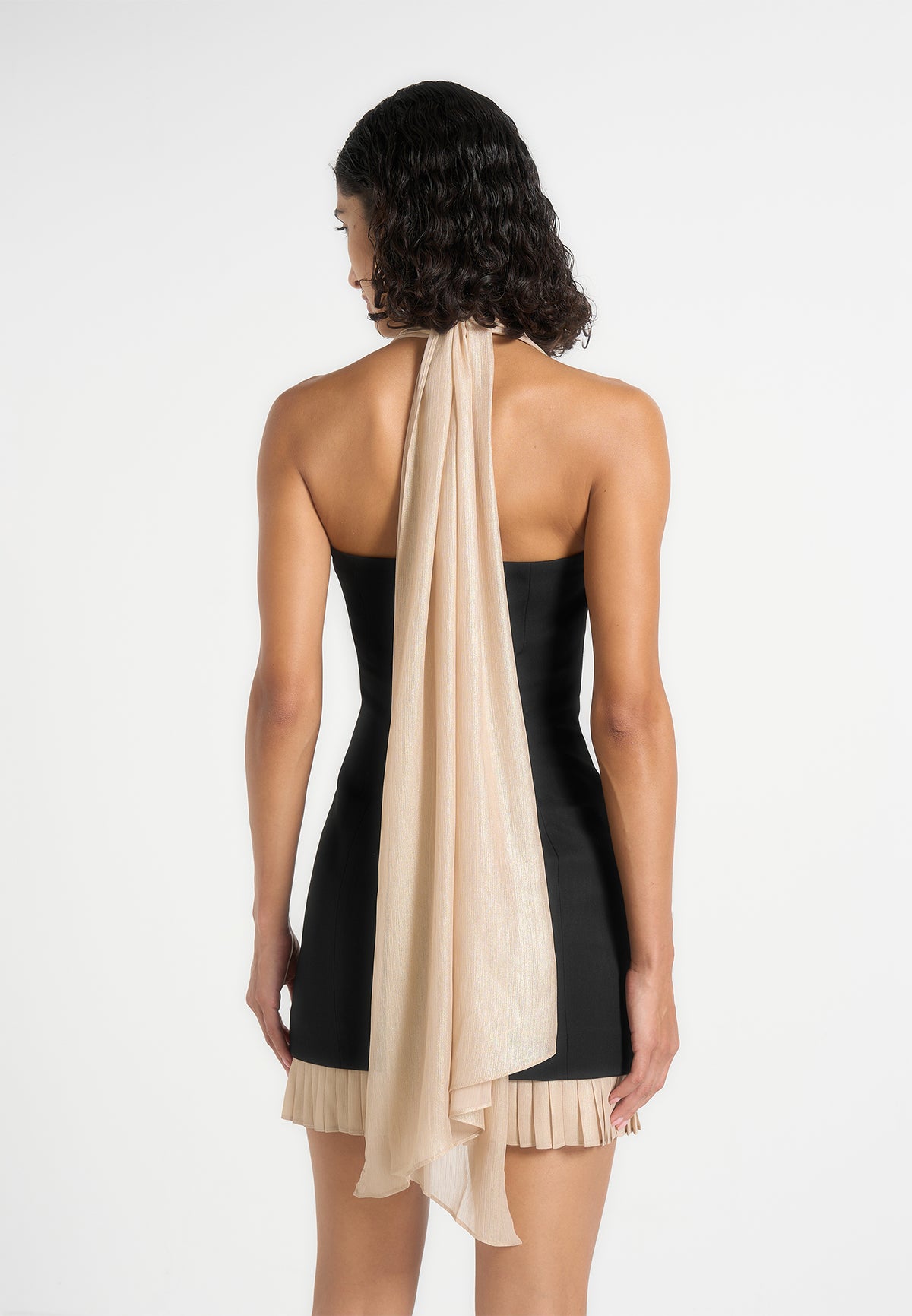 Fiore - Halter Neck Mini Dress With Long Sash - Black / Champagne
