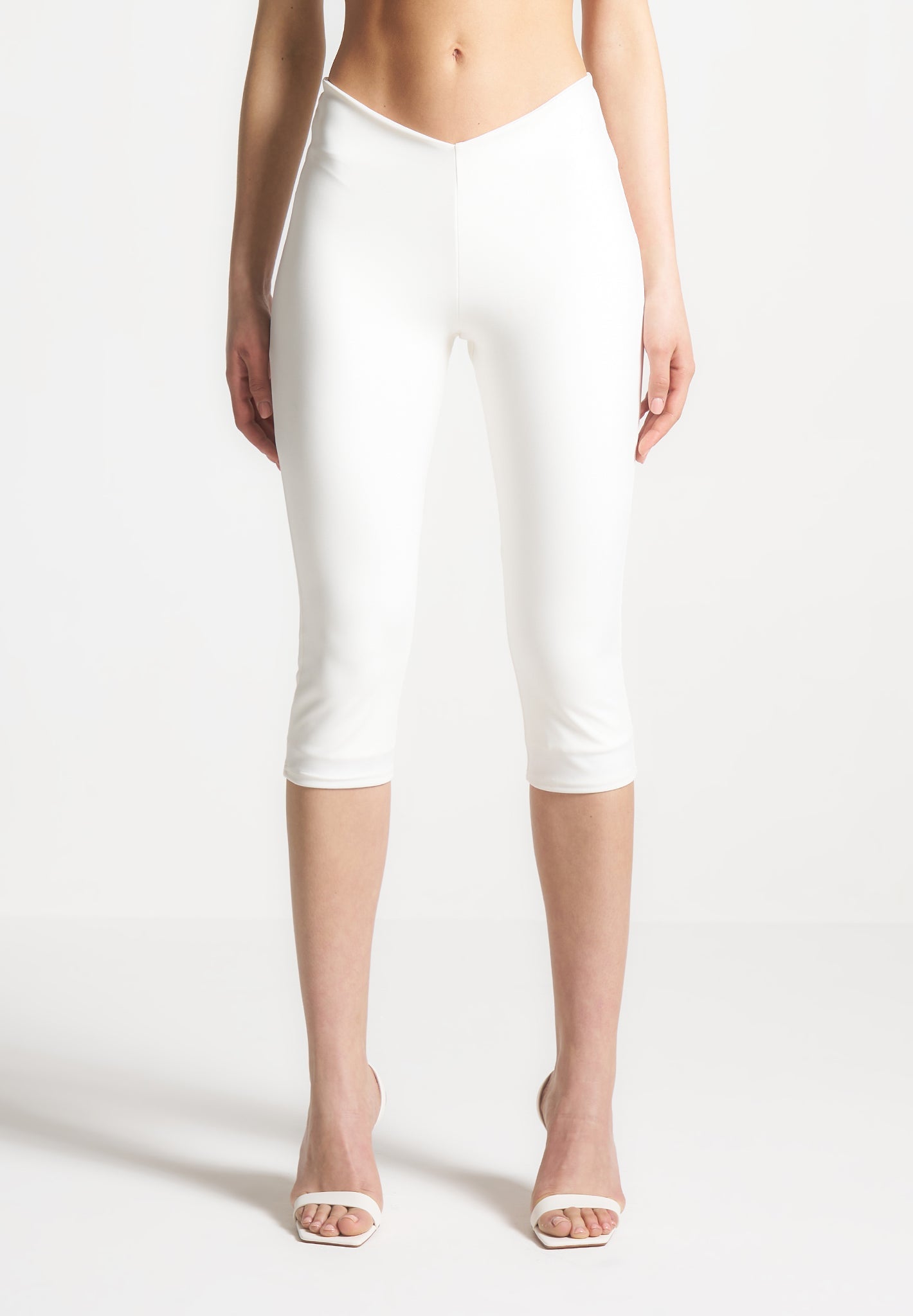 angled-waist-capri-leggings-off-white