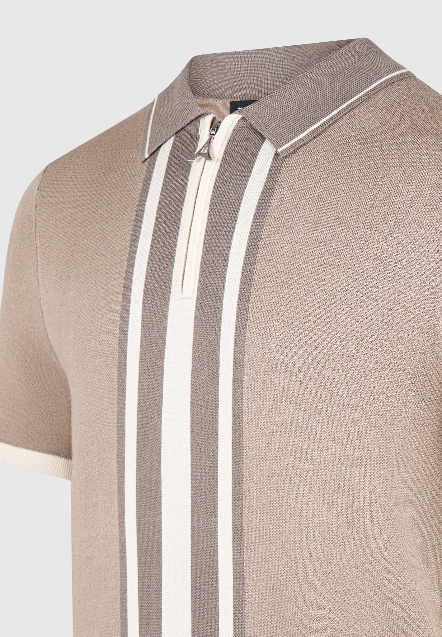 contrast-border-knit-zip-polo-shirt-taupe