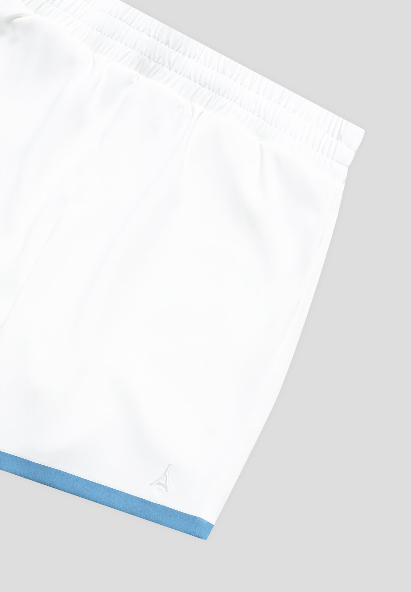 contrast-border-shorts-white-blue