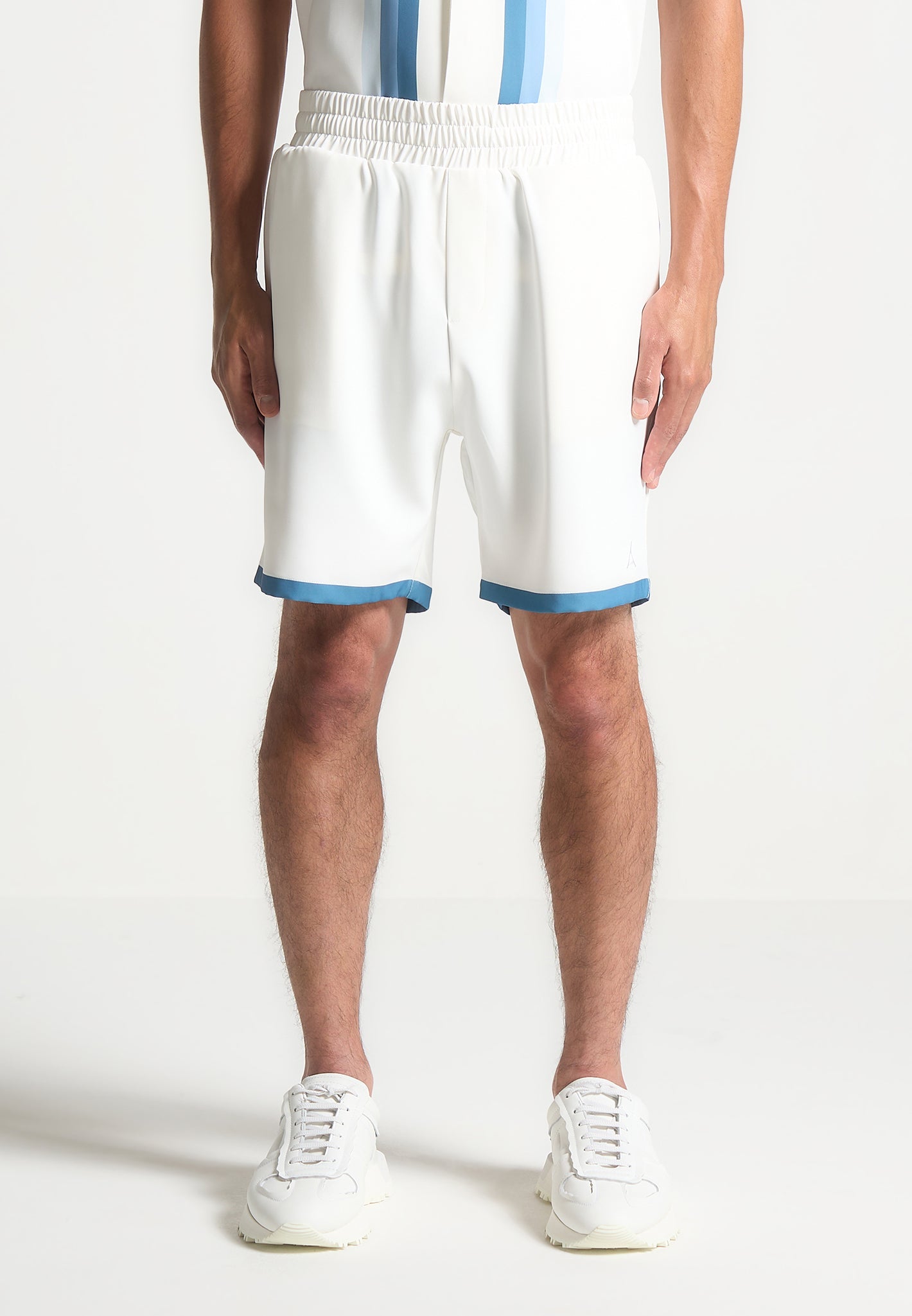 contrast-border-shorts-white-blue