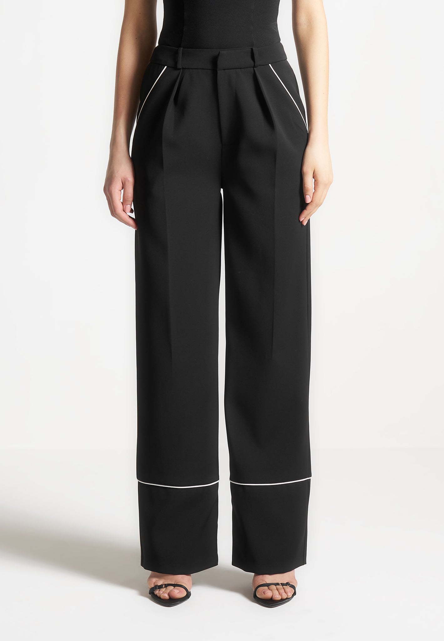 contrast-piped-pleated-trousers-black-white