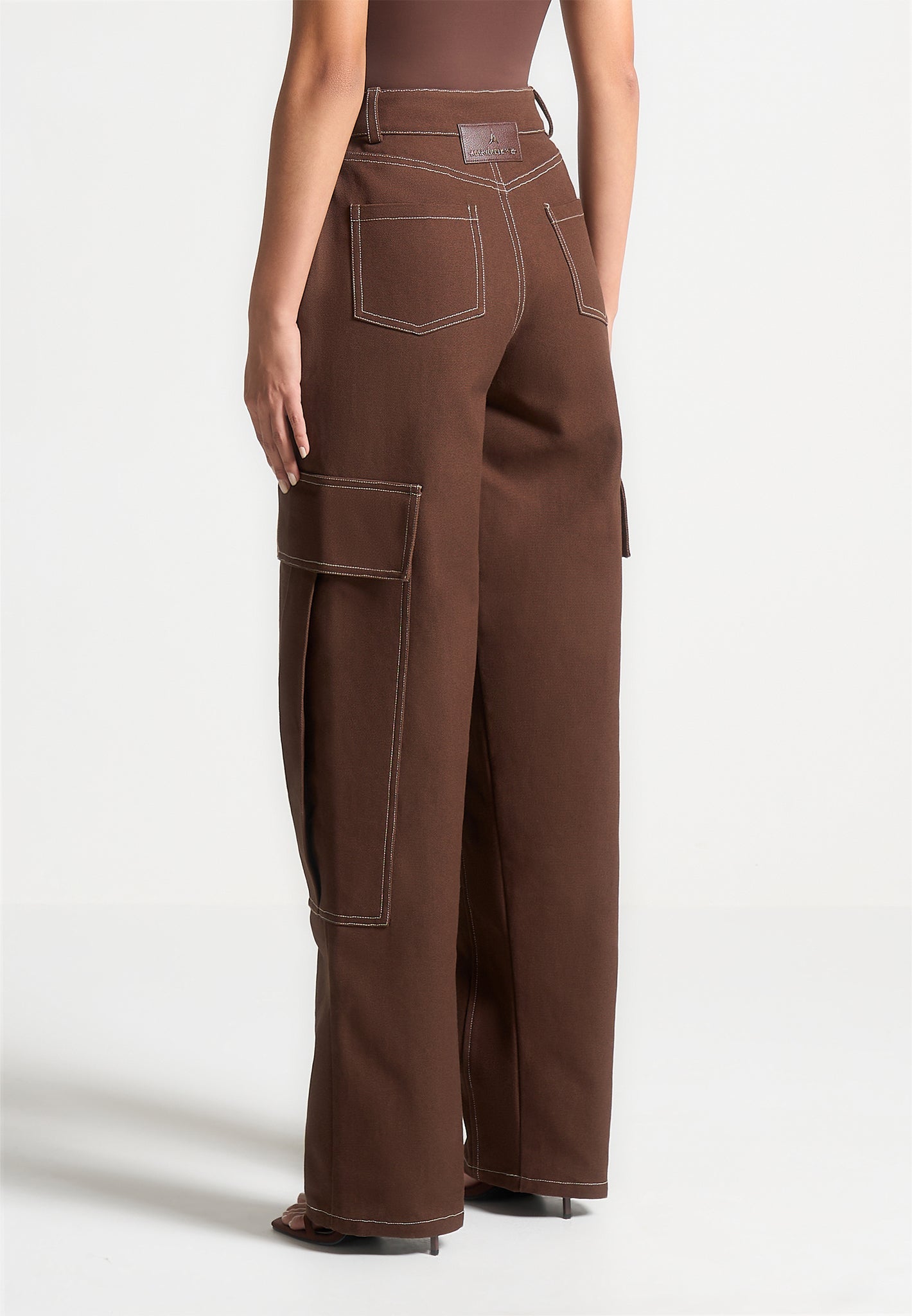 high-rise-drill-cargo-pants-brown