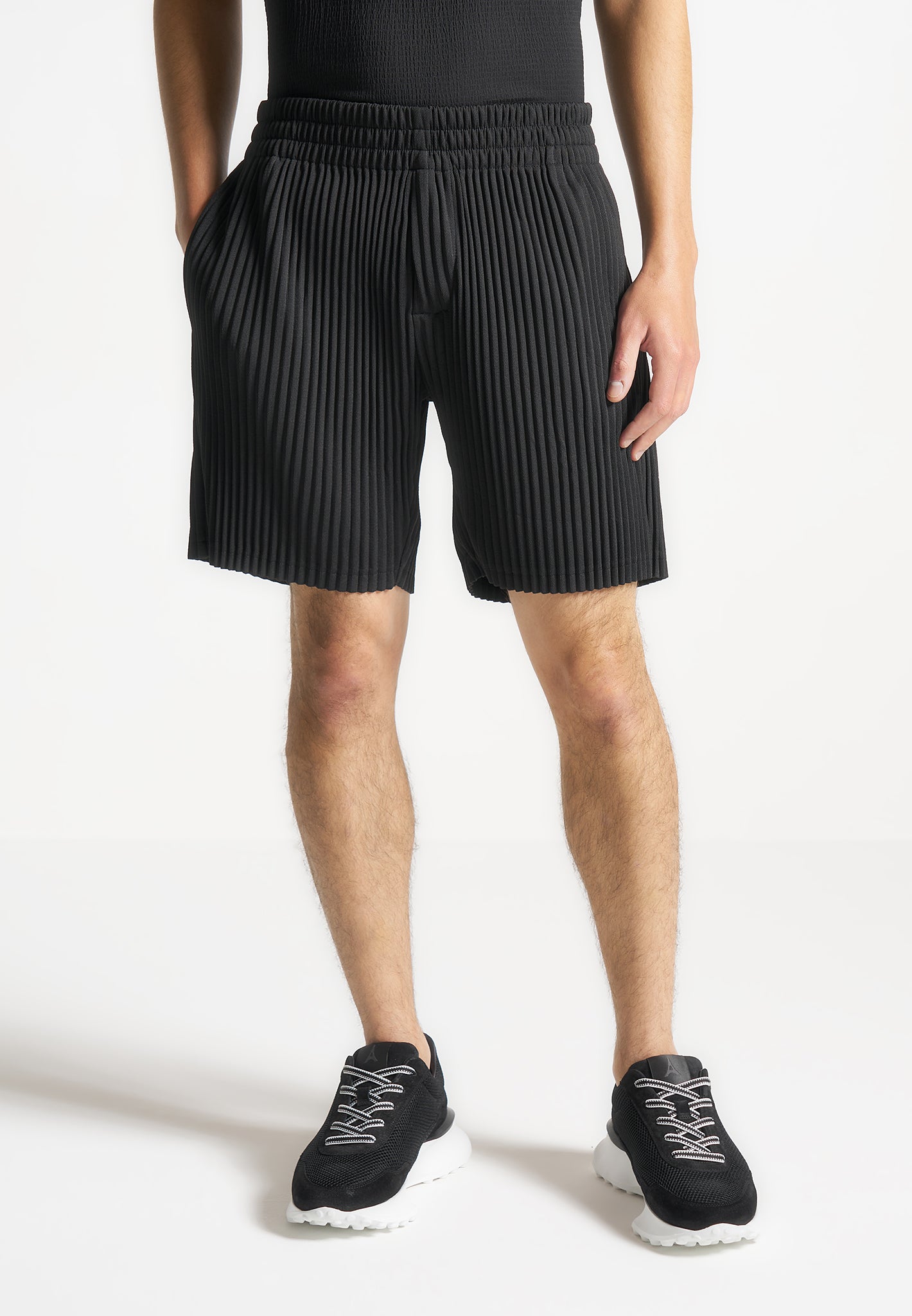 pleated-shorts-black