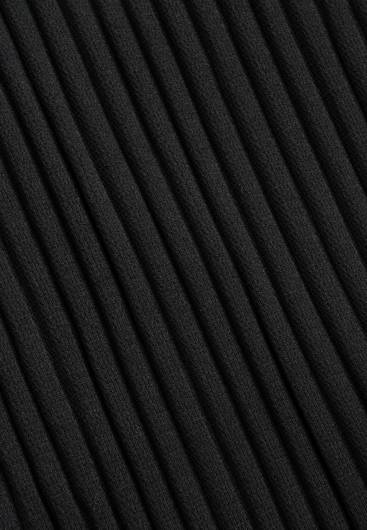 pleated-shorts-black