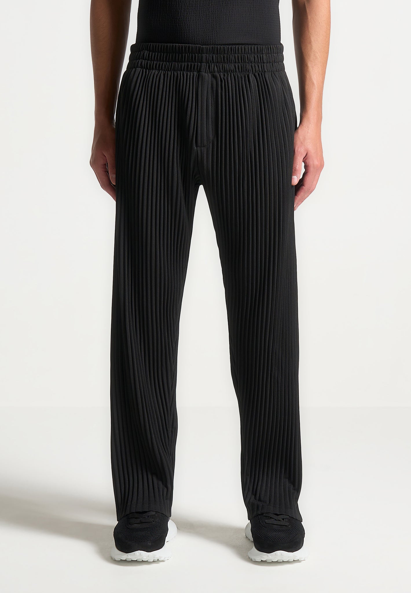 pleated-trousers-black