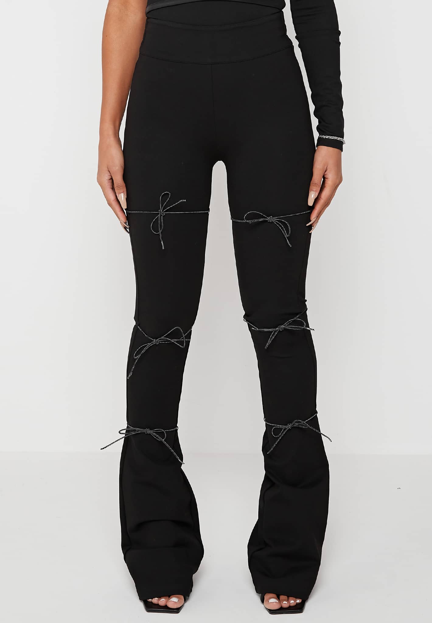 reflective-bungee-flared-leggings-black 